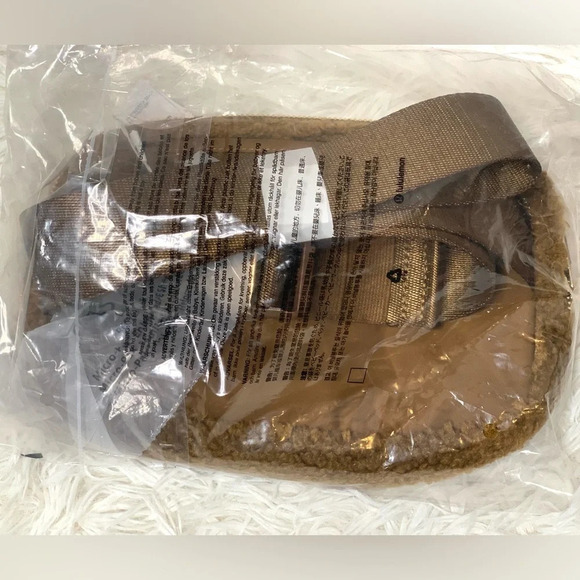 Lululemon Athletica Everywhere belt bag 1L Brunt Caramel FLEECE, Discontinued - Picture 12 of 16